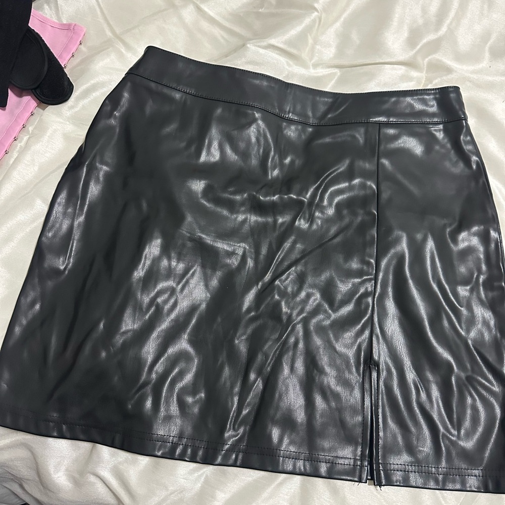 SHEIN Black Faux Leather Mini Skirt
